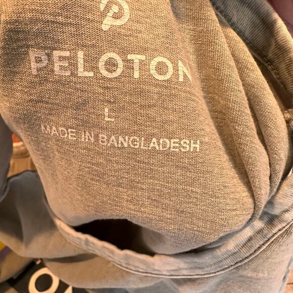 Peloton Circle Muscle Tank Olive Side Slit Size Large - Picture 9 of 10